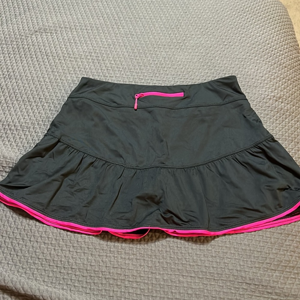 Hind athletic skirt with built in underwear - Picture 5 of 5
